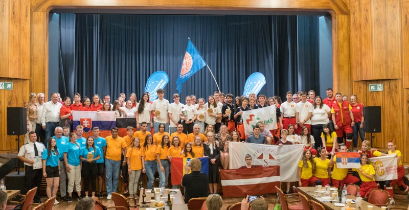 Gruppenbild der Jugendlichen von neun verschiedenen SAM.I.-Organisationen