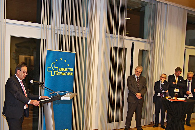 SAM.I. president Knut Fleckenstein addresses the audience, including Commissioner Stylianides, at the evening event.